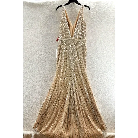 MAC DUGGAL Sleeveless Diagonal Sequined V-Neck Gown Women's 10 Nude Silver - Picture 8 of 15